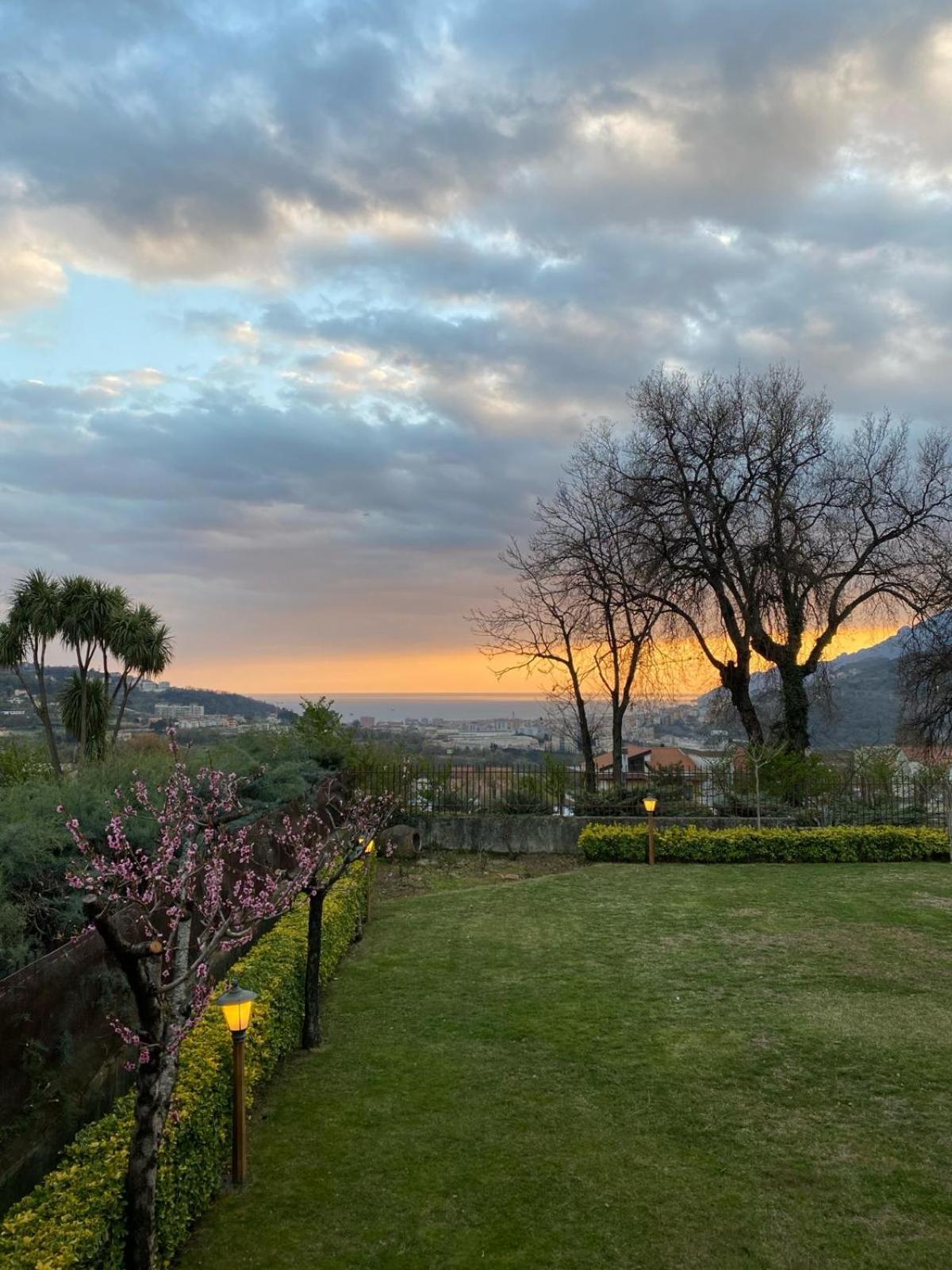 B&B La Rosa Salerno Eksteriør billede